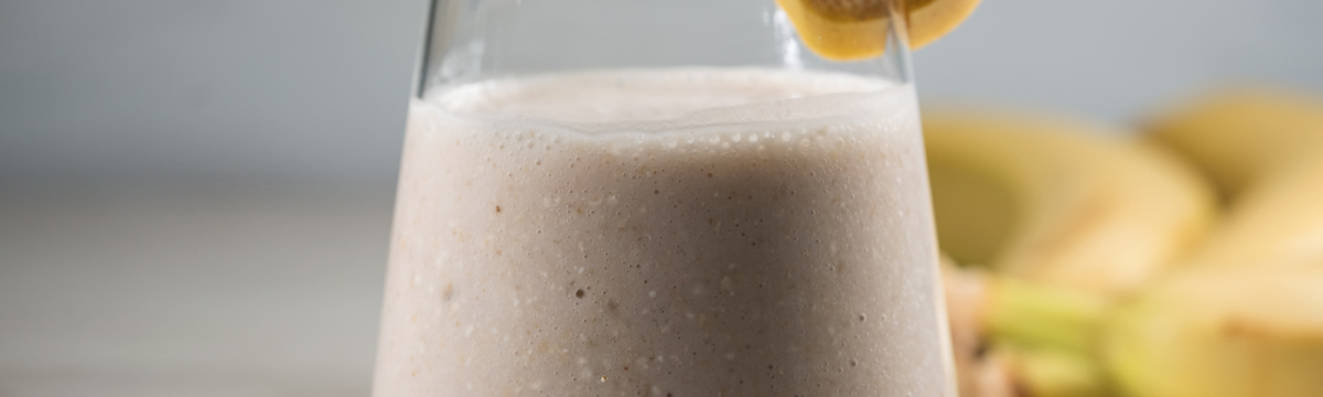 Smoothie zabbal, banánnal és mandulatejjel